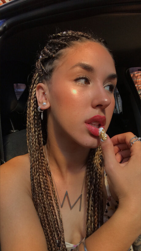 Molly42 0 modèle gratuit img