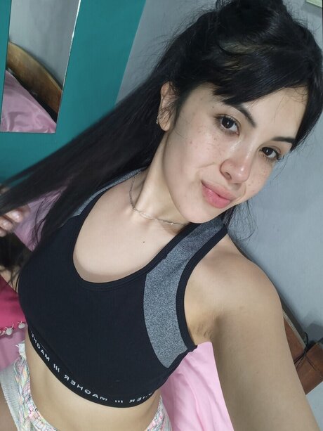 C i n t h i a modèle adulte des photos