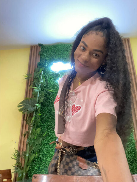 vicky deepass haut modèle des photos