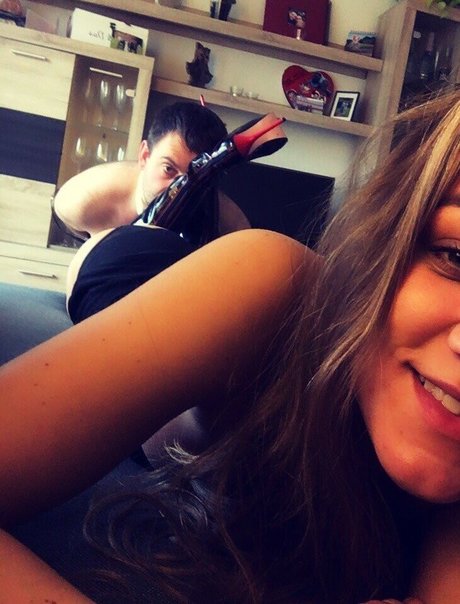 fille courbée dà côté onlyfans pornographique exclusif archive