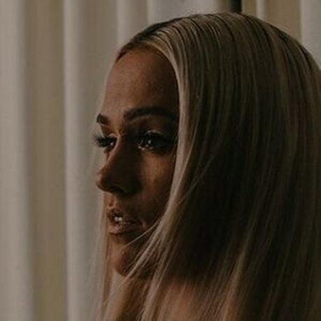 Hayley Mordue star du porno parfaite images