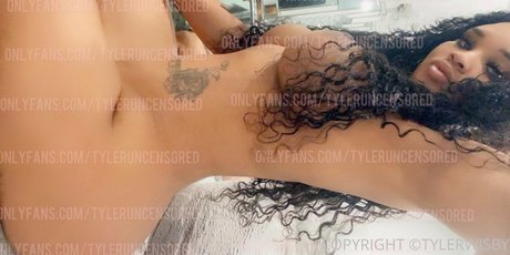 Tyler Wisby star du porno adulte photo