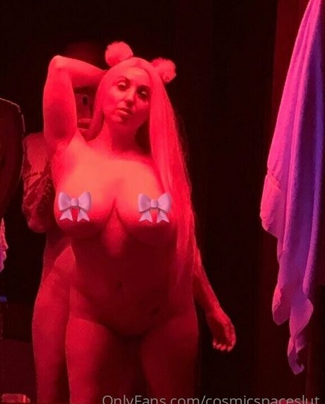 cosmicspaceslut modèle porno images