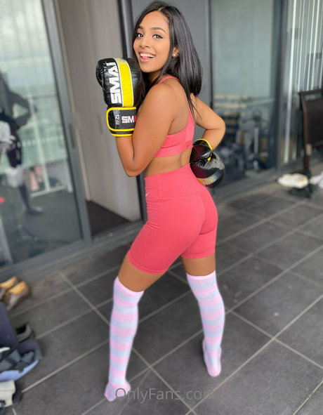 prettypriyaa star du porno chaude photo