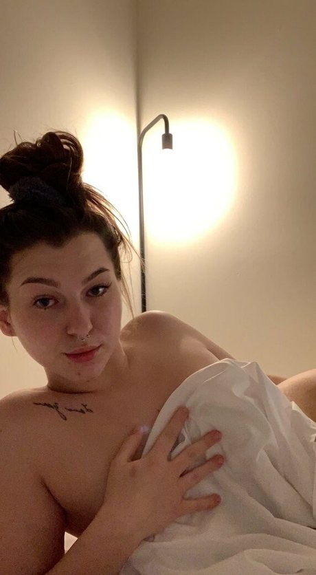 maggierayelle nus de stars du porno archive