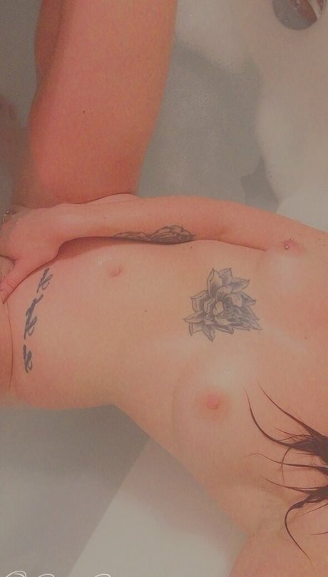 skyeserenity actrice pornographique des photos