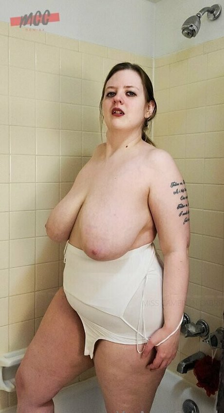 yesmisscabrel modèles nus photos