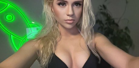 tatouages ​​blonds onlyfans sexy photos