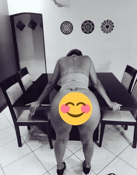 I am Lilika étoile chaude galeries