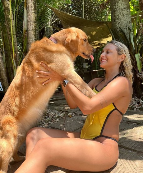 Laura Schadeck étoile sexy des photos