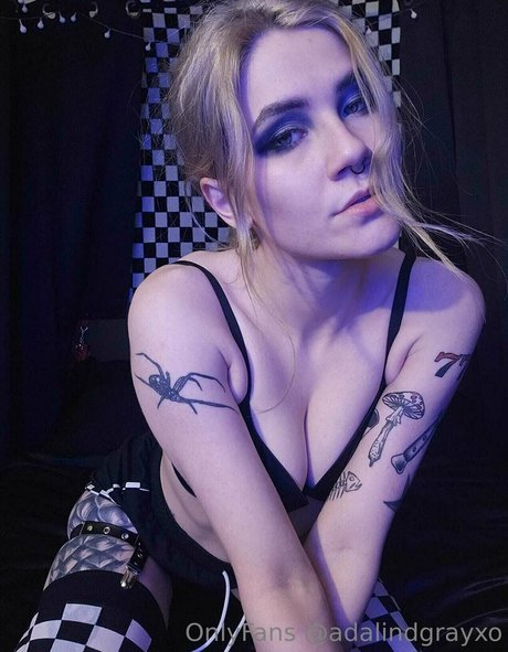 adalindgrayfree étoile sympa des photos