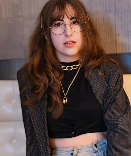 chaton potelé uniquementfans très chaud archive