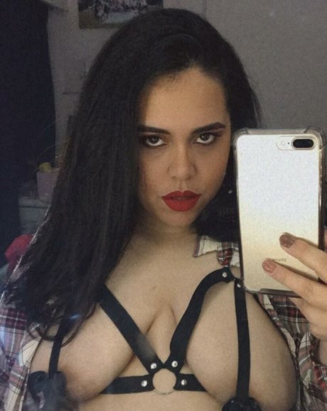 Goddes Nini modèle hd images