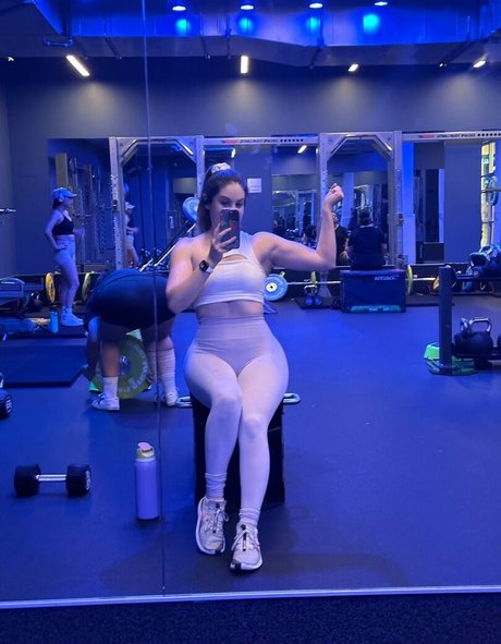 Sloane Wolf belle actrice des photos