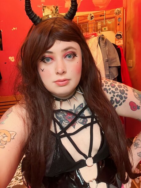 MidoriMansonOnline_ modèle adulte photo