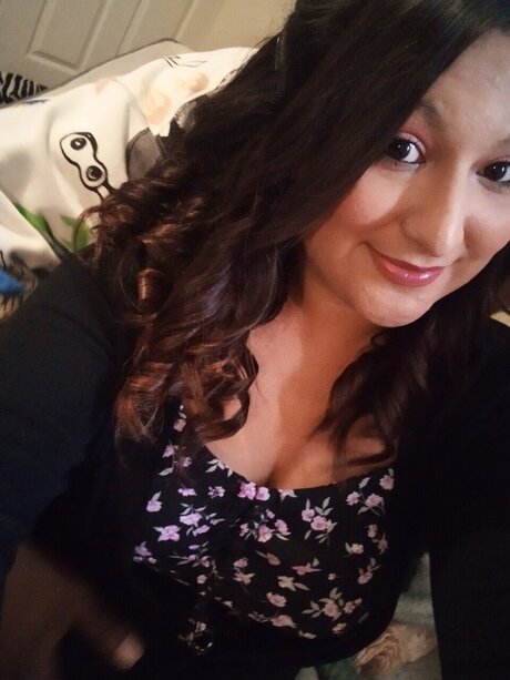 chaton courbé onlyfans pornographique chaud image