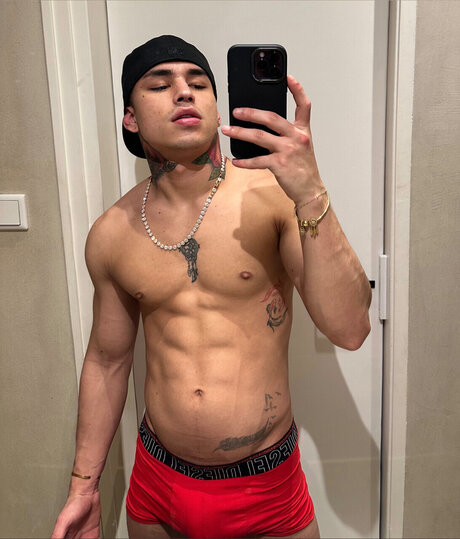 visage blond uniquementfans beau nu archive