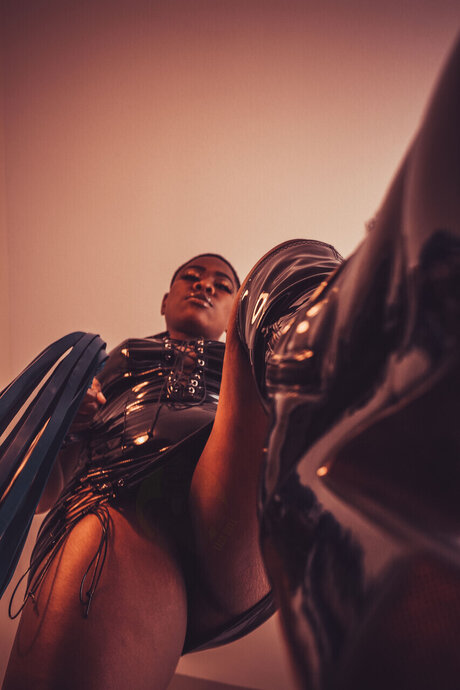 Your Ebony Superior Mistress Liza Bell star du porno en haute qualité collection