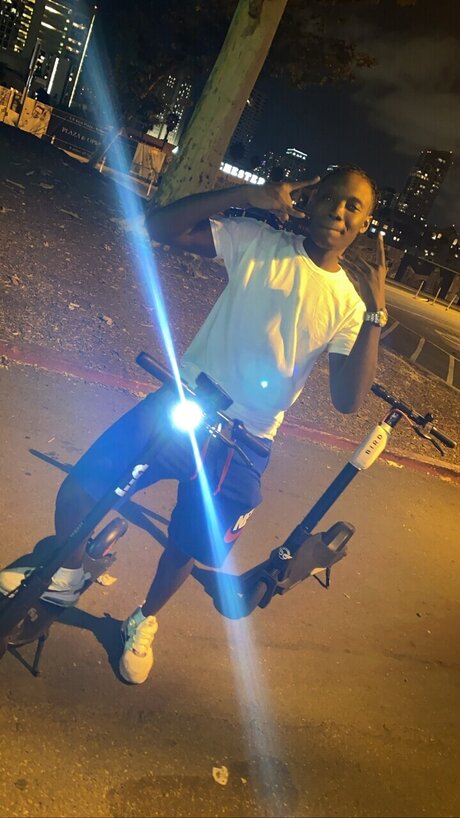 Freakmasky23 actrice artistique galerie