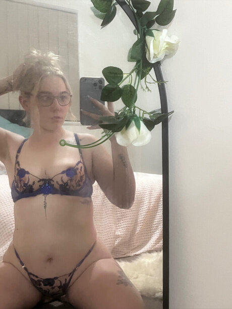 That blonde modèle sympa des photos