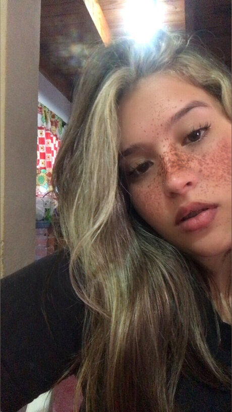 Mari green curvy_ modèle artistique des photos