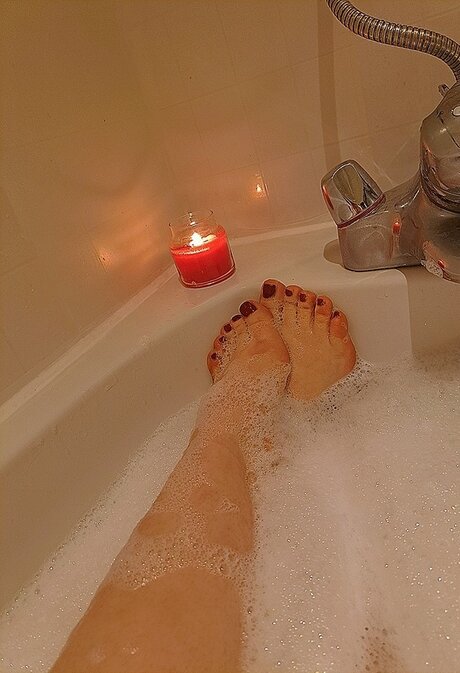 Iza feet modèle érotique archive