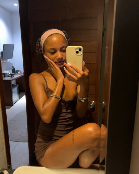 pawg épais uniquementfans nu en haute qualité image