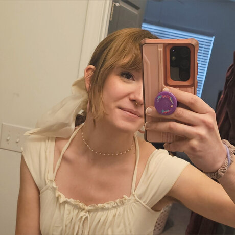 Violet Kennedy actrice chaude photos