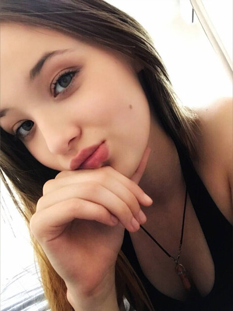 _LILLY ALURE_ modèle de sexe images