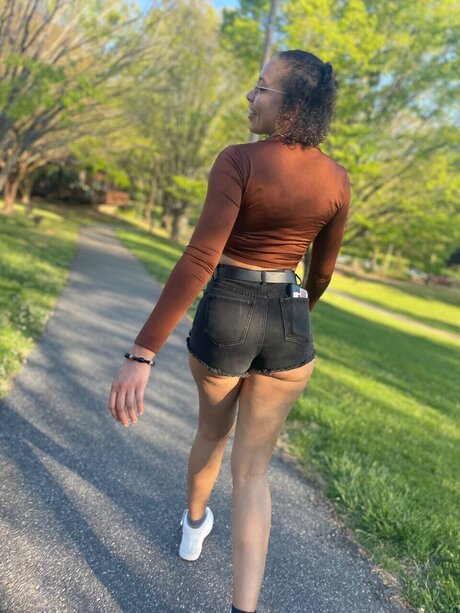 TropicanaHannah modèle pornographique des photos