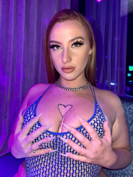 Anna Red VIP étoile de haute qualité images