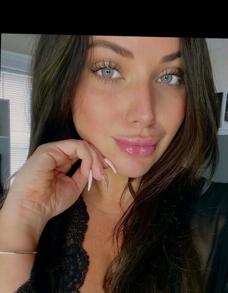 Riah modèle hd photo