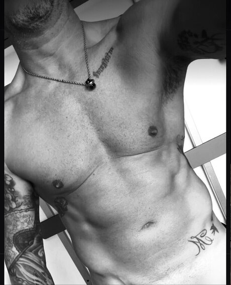 Pinco only_ star du porno exclusive des photos