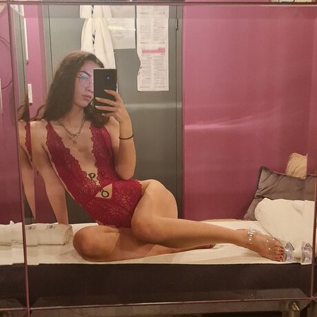 Valenciaa modèle nu image