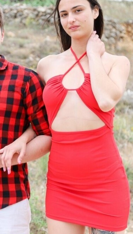 Charlotte Lapiedra star du porno chaud photos