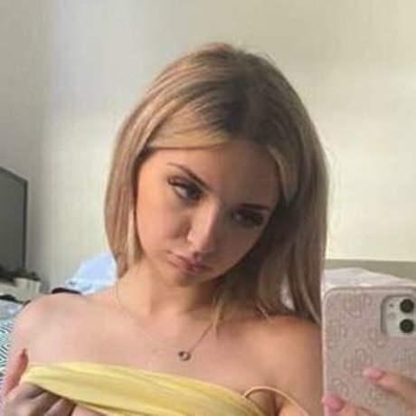 plage seins nus onlyfans parfait et sexy photo