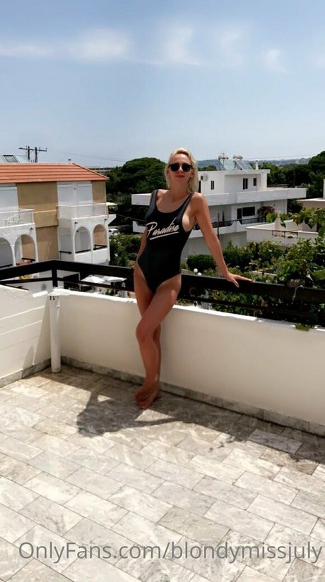 blondymissjuly art star du porno photo