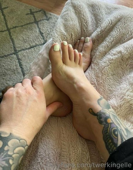 twerkingelle actrice xxx photos