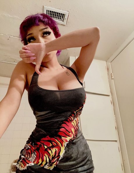 Uculdcme modèle des photos