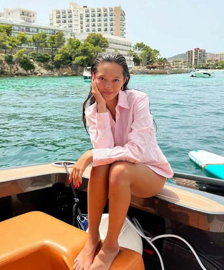 Lily Chee modèle gratuit photos