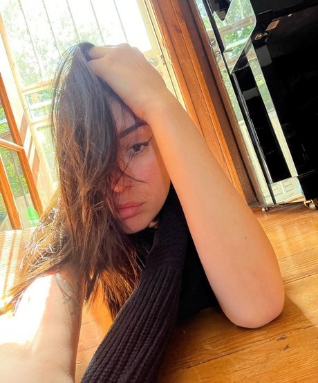 Elohim modèle érotique galerie