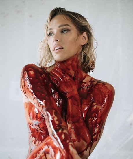 Emily Viuhkola star du porno en haute qualité image