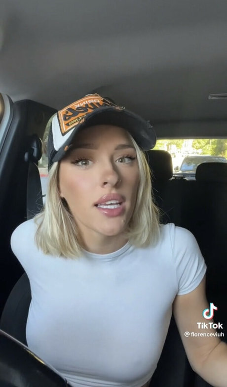 Emily Viuhkola modèle artistique image