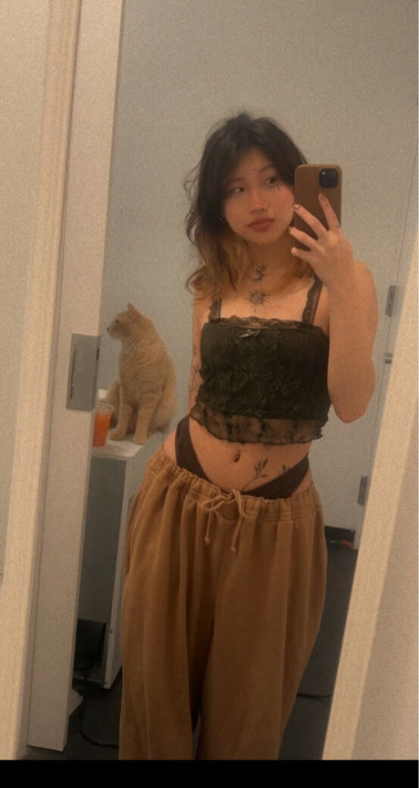 Rache lzh étoile nue photo