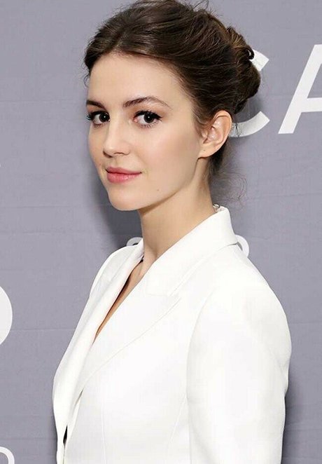 Ella Hunt modèle pornographique archive