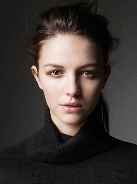 Ella Hunt étoile adulte collection