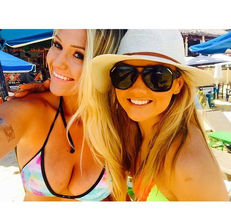 Amber BeIarski modèle joli collection