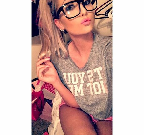 Amber BeIarski modèle xxx image