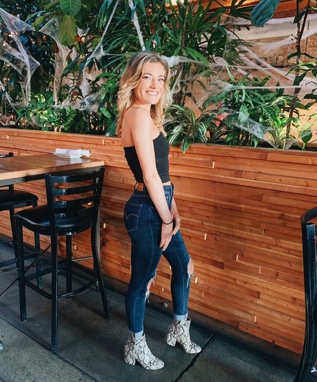 HannaH modèle pornographique images