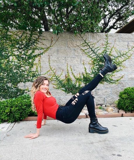 HannaH actrice sexy image